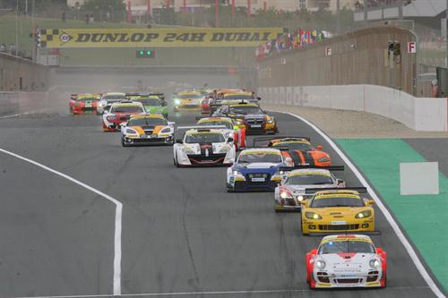Leuke cijfers 24H van Dubai: 3.234km afgelegd, asfalt 30 graden, 82 auto's, 34 nationaliteiten